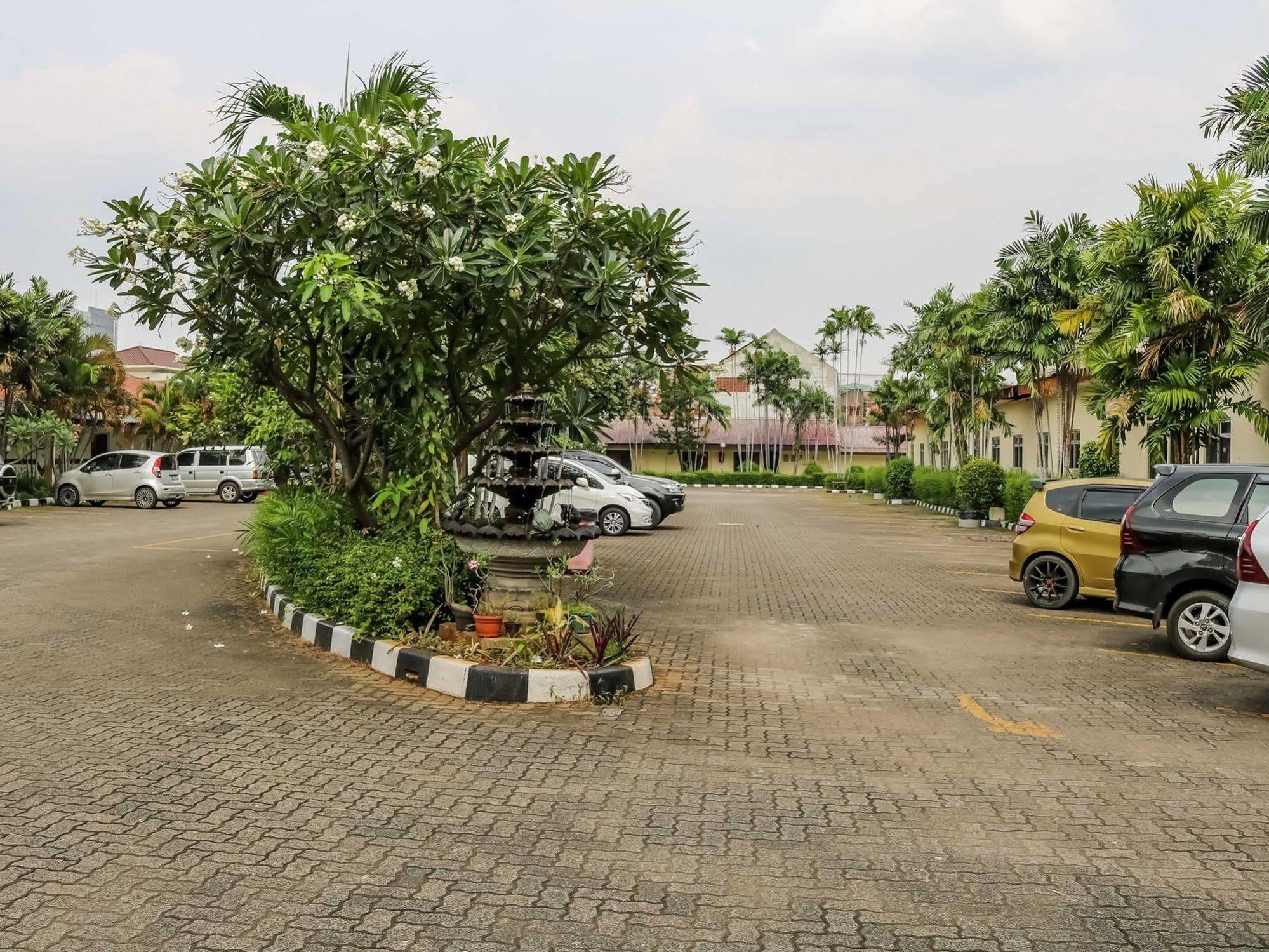 Puri Jaya Hotel Jakarta Exterior photo