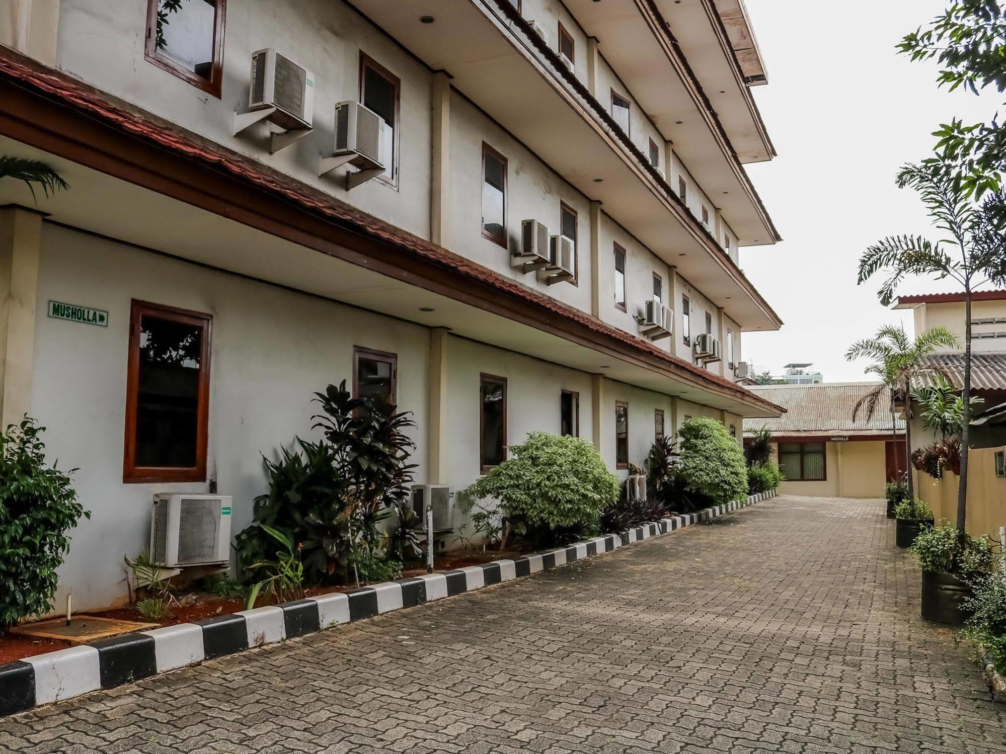 Puri Jaya Hotel Jakarta Exterior photo