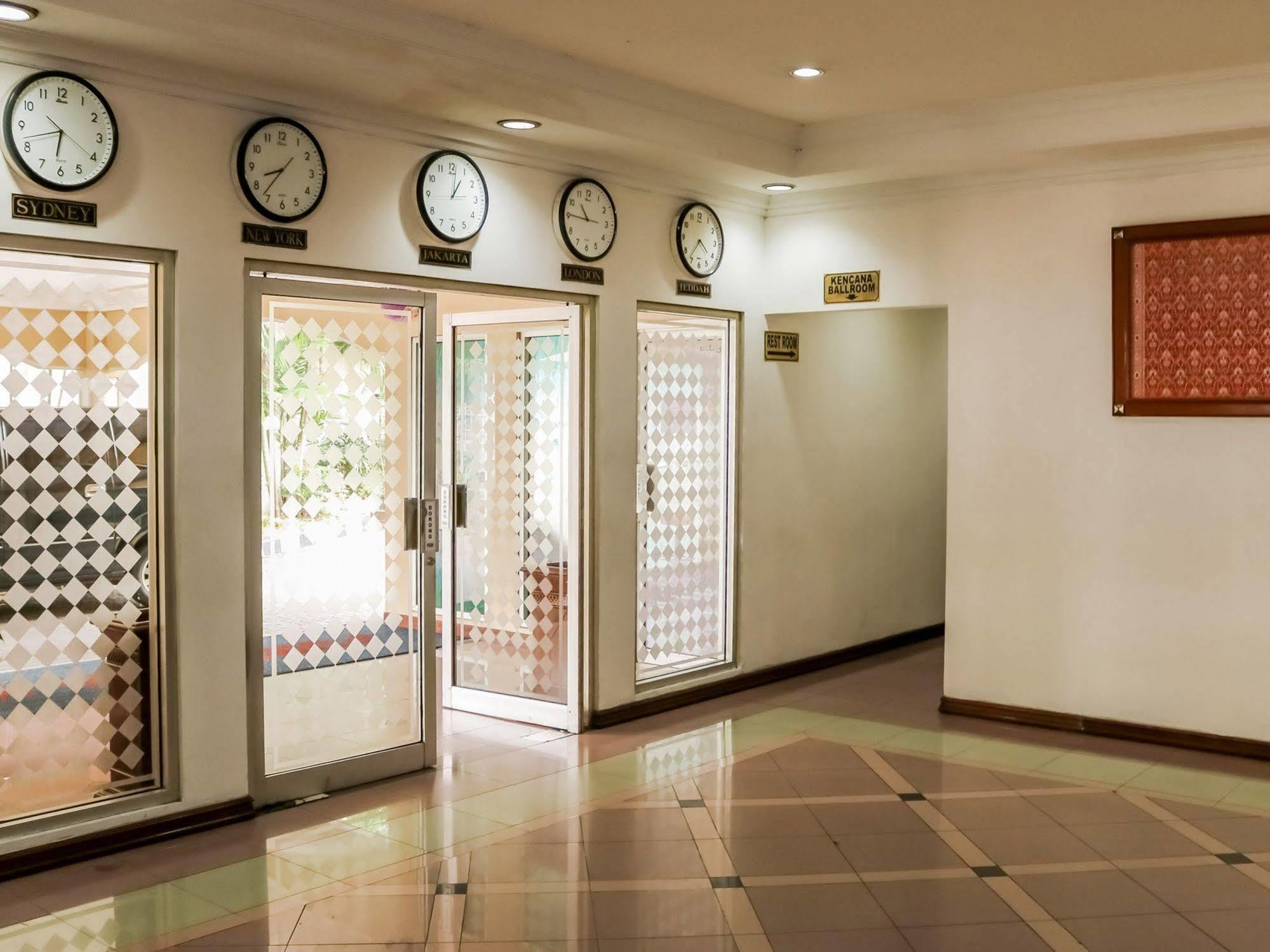Puri Jaya Hotel Jakarta Exterior photo
