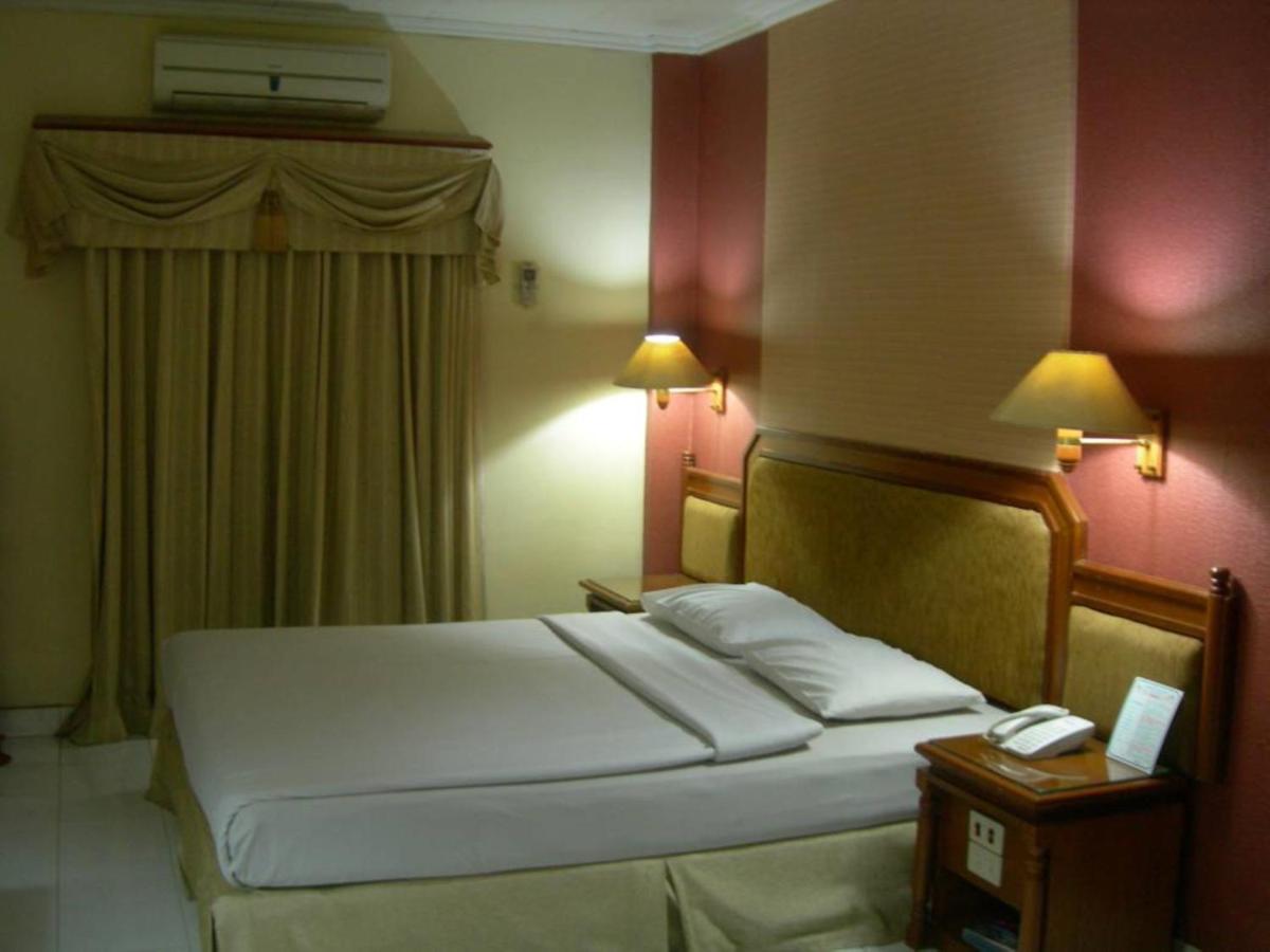 Puri Jaya Hotel Jakarta Exterior photo
